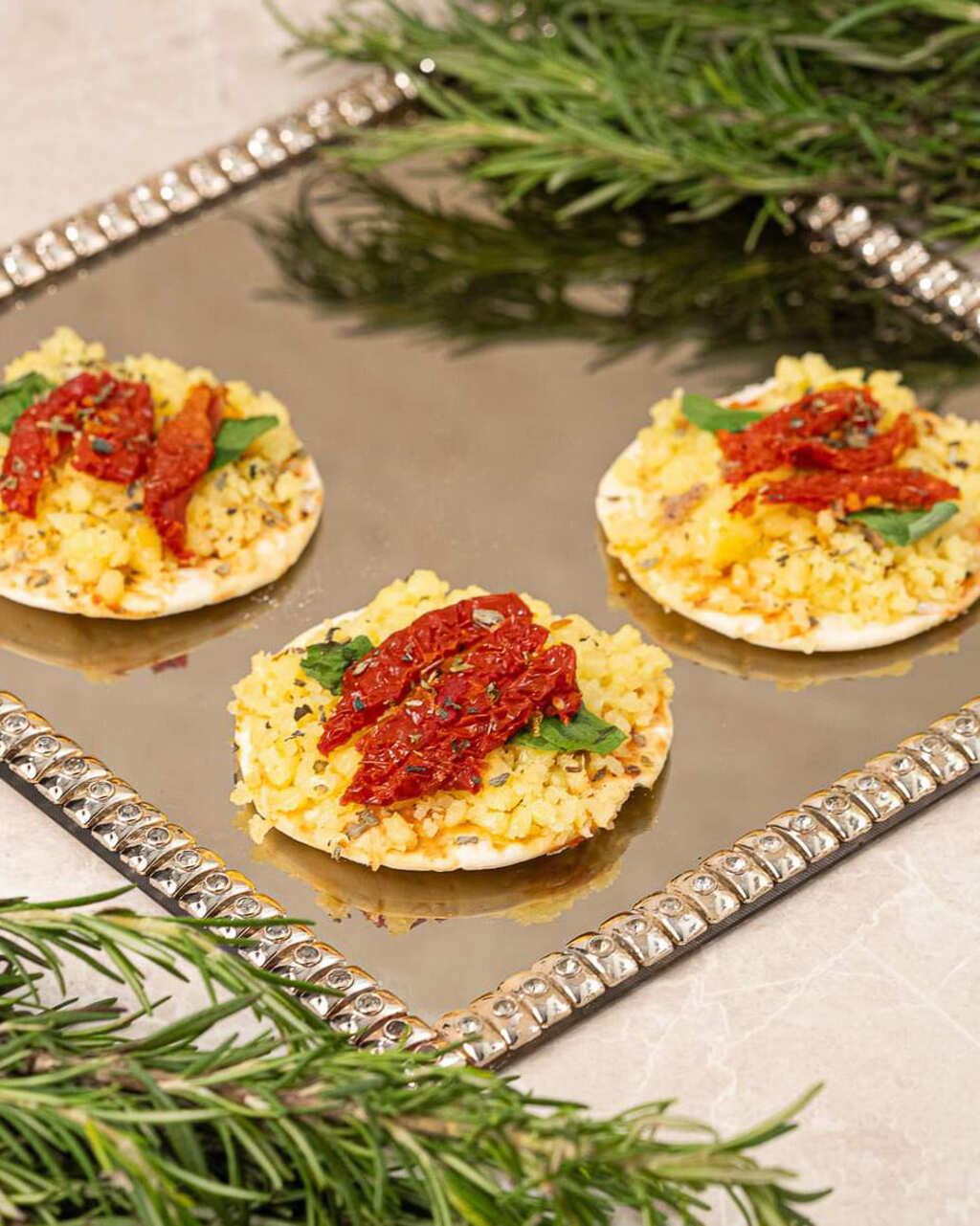 Mini Pizza Tomate Seco Manjericão - Imagem 2