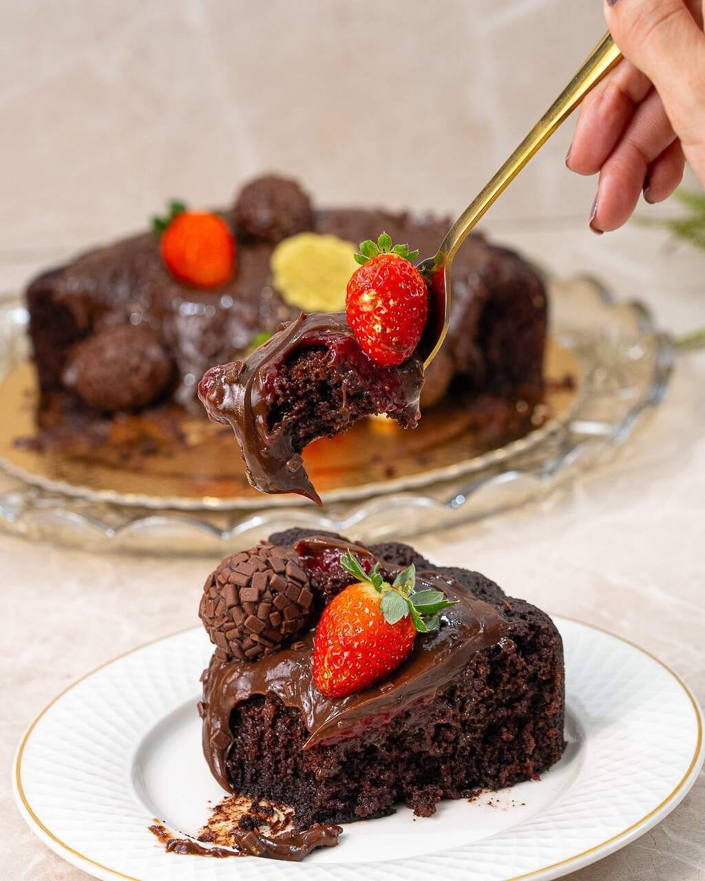 Bolo Piscina Chocolate com Morango - Imagem 2