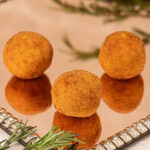 Bolinho de Camarão com Queijo