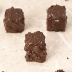 Mini Brownie Coberto Crocante ao Leite