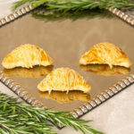 Folhado Cebola Caramelizada com Queijo